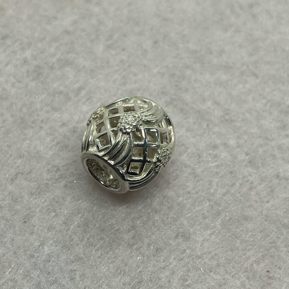 Chamilia 925 Sterling Silver Floral Lattice Filigree Barrel Charm Bead